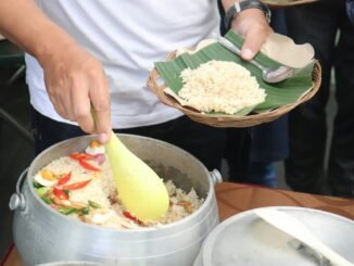 Ilustrasi kegiatan makan gratis. (Foto: Mufid Majnun/Unsplash)