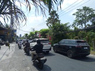 Suasana jalanan di Tibubeneng, Badung - foto: Angga Wijaya