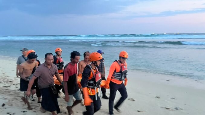 Evakuasi jenazah di pantai Nyang Nyang, Bali - IST