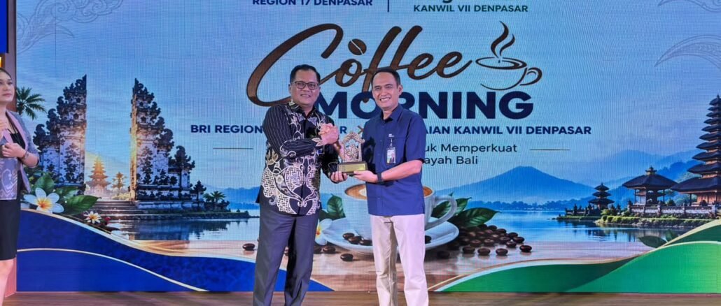 Regional CEO BRI Region 17 Denpasar, Hery Noercahya dan Pemimpin Wilayah PT Pegadaian (Persero) Kanwil VII Denpasar Edy Purwanto - IST