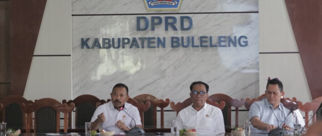 Rapat Pimpinan dan Anggota dengan agenda Penyampaian kajian Tim Ahli DPRD atas Ranperda APBD Tahun 2027di Ruang Gabungan Komisi Gedung Dewan Buleleng pada Rabu, (28/10/2026) - IST