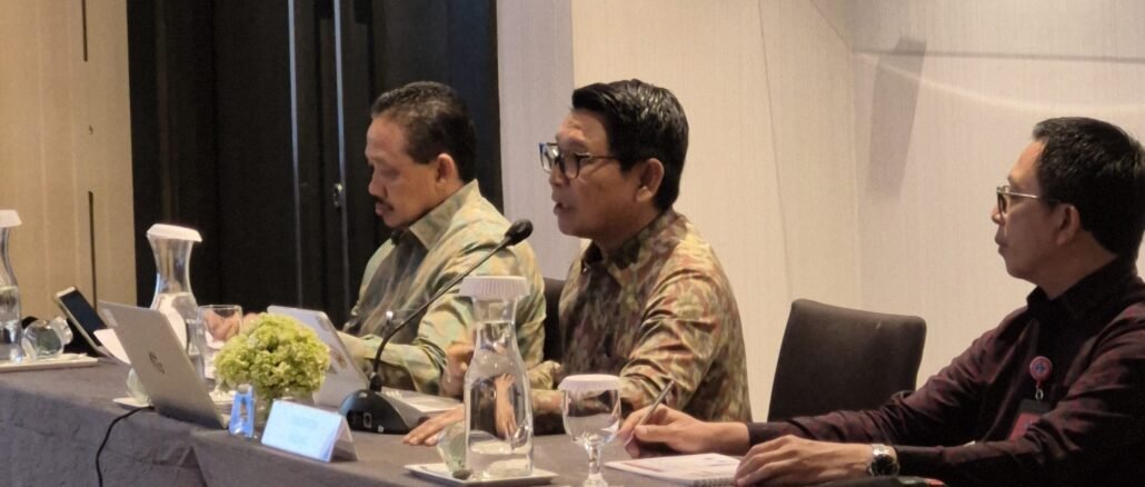 Bupati Wayan Adi Arnawa saat mengikuti Wawancara Nasional Jamsostek Award Tahun 2026 dan menerima piagam penghargaan oleh BPJS Ketenagakerjaan di Jakarta, Senin (12/10). --
