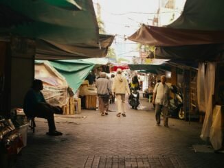 Caption foto: Ilustrasi warung di sebuah pasar. (Foto: David Kristianto/Unsplash)