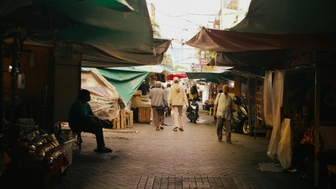 Ilustrasi- suasana di pasar - Foto: david-kristianto-LV8J6d1a-LE-unsplash.jpg