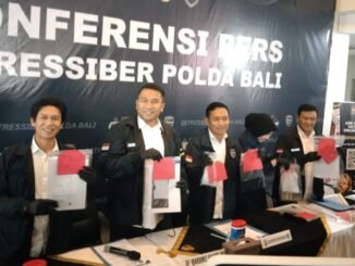 Konferensi pers di Kantor Ditressiber Polda Bali, di Denpasar, Rabu (21/10) - KAD