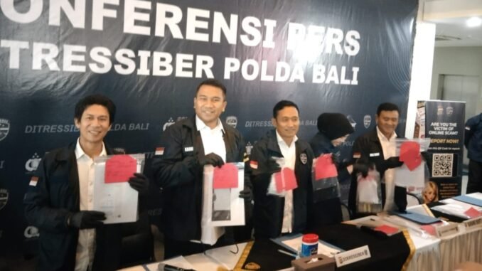 Konferensi pers di Kantor Ditressiber Polda Bali, di Denpasar, Rabu (21/10) - KAD