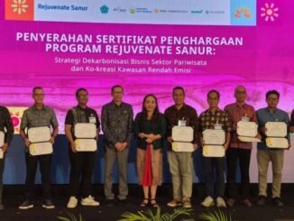 Pemberian penghargaan untuk perwakilan 8 hotel yang mengikuti program Rejuvenate Sanur - IST